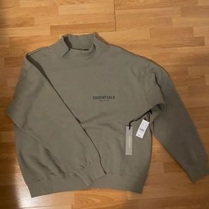 ESSENTIALS Fear or God Pullover mock neck
